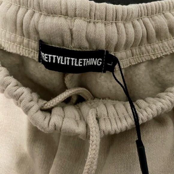 Prettylittlething sweats size L color sand - Picture 3 of 4